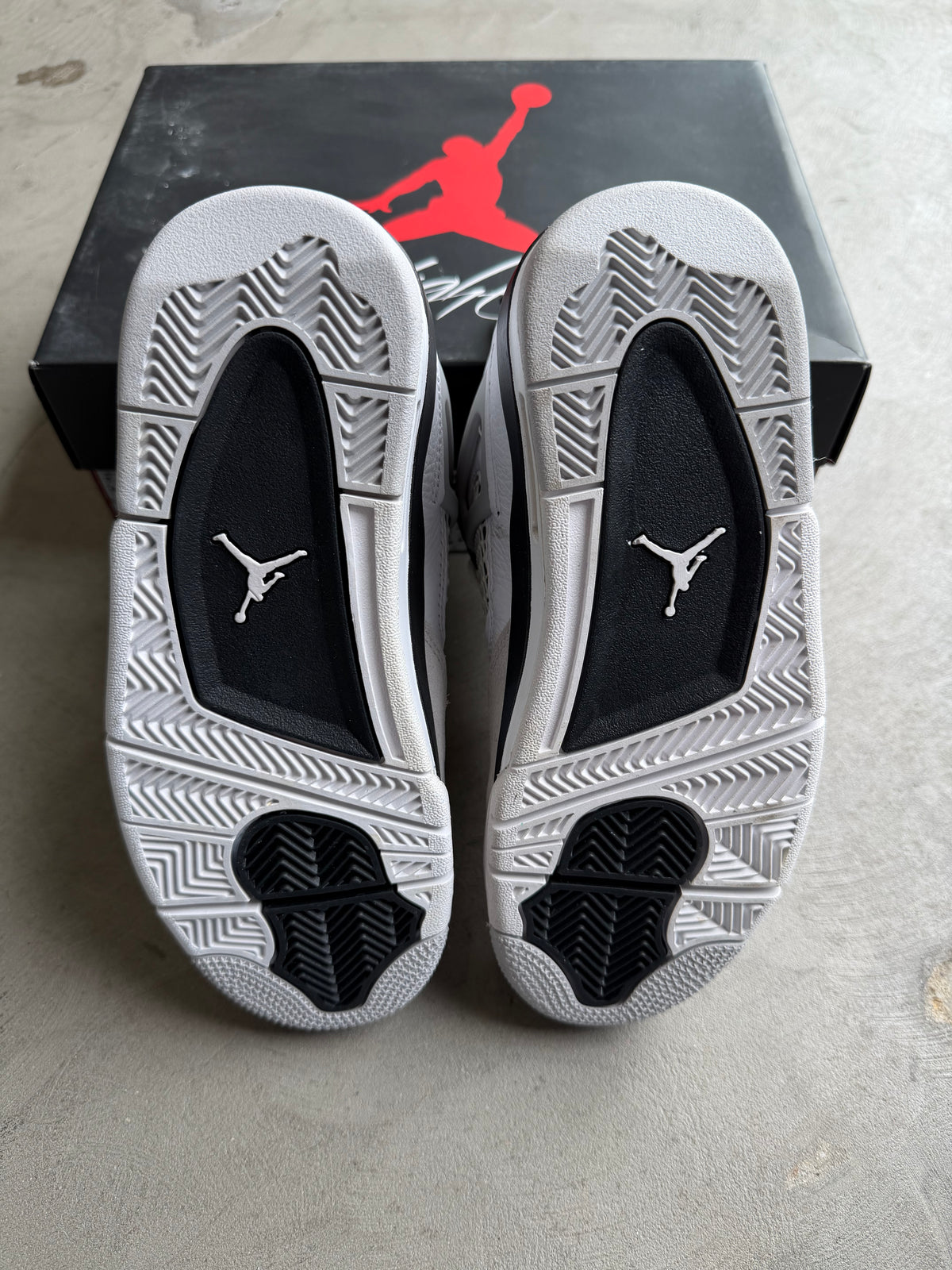 Jordan 4 Military Black Sz. 4.5Y