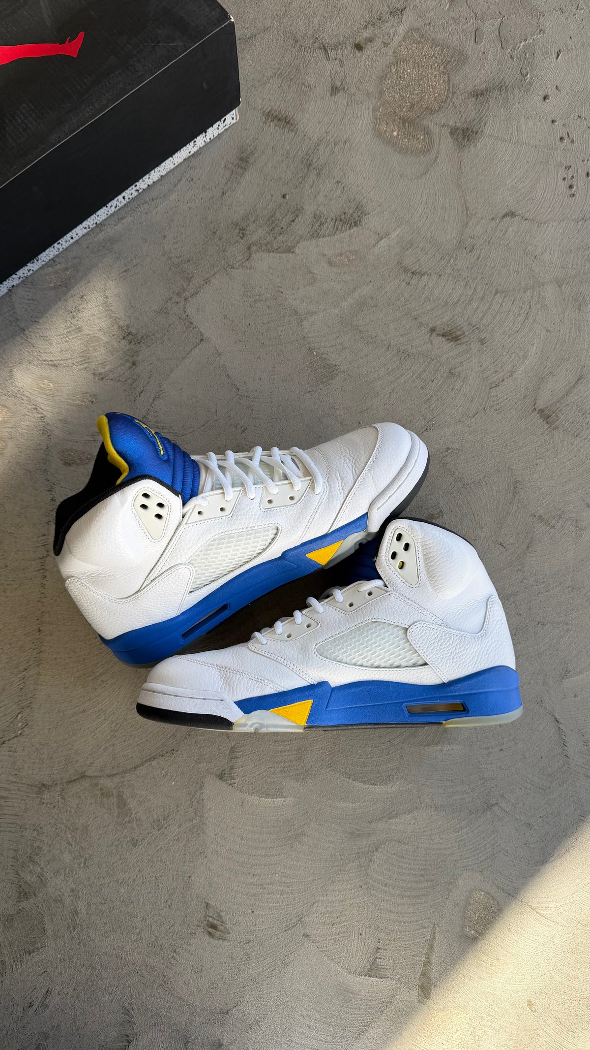 Jordan 5 Laney Sz. 11.5