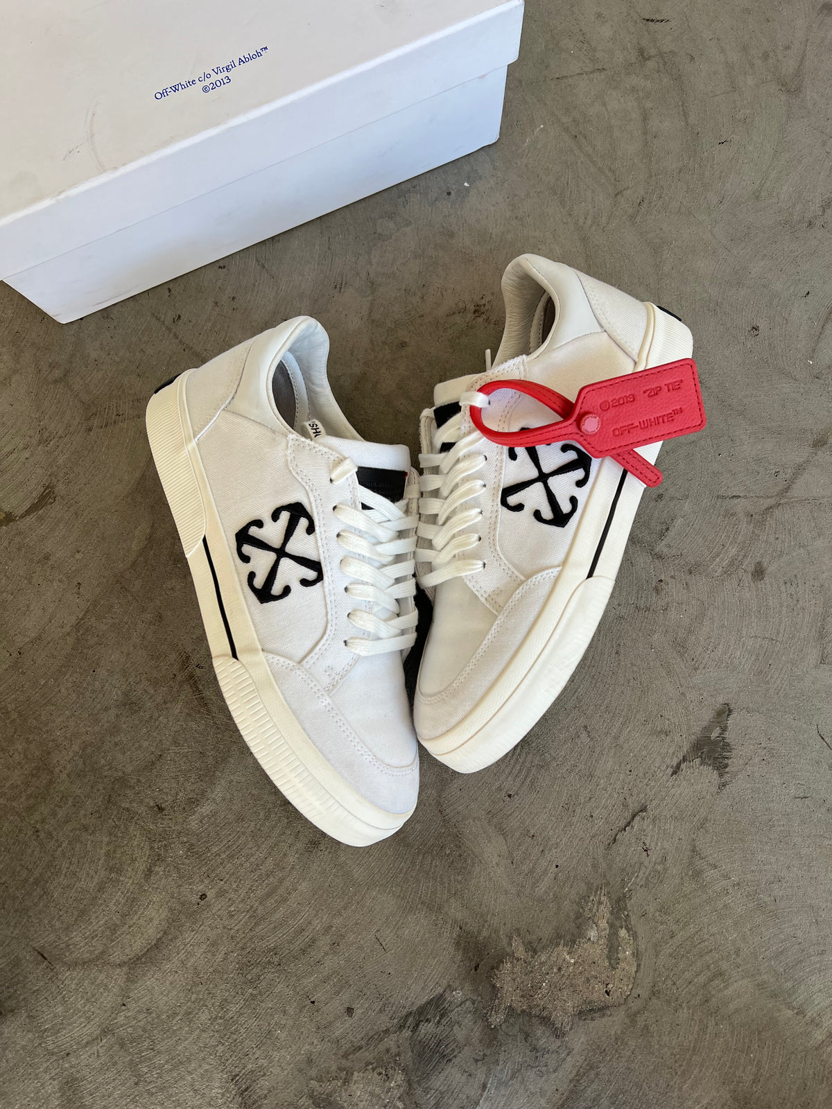 Off-White Vulcanized Sneaker White Sz. 7