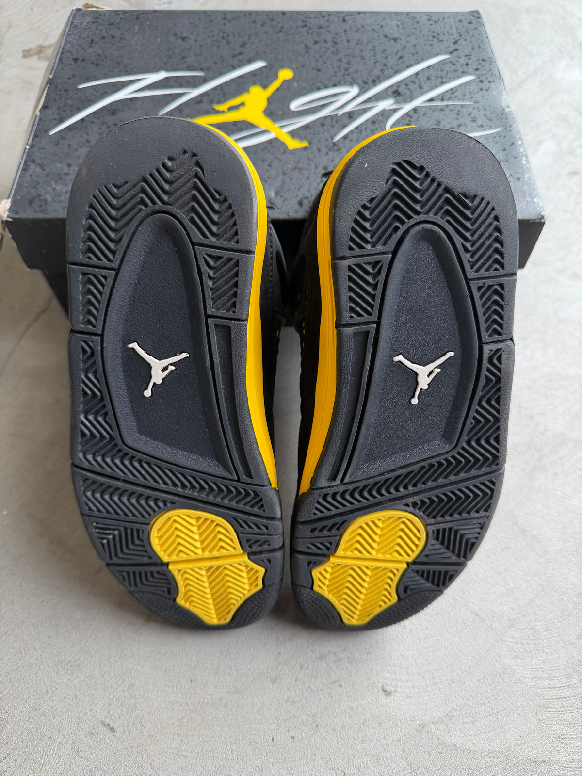 Jordan 4 Thunder Sz. 5.5