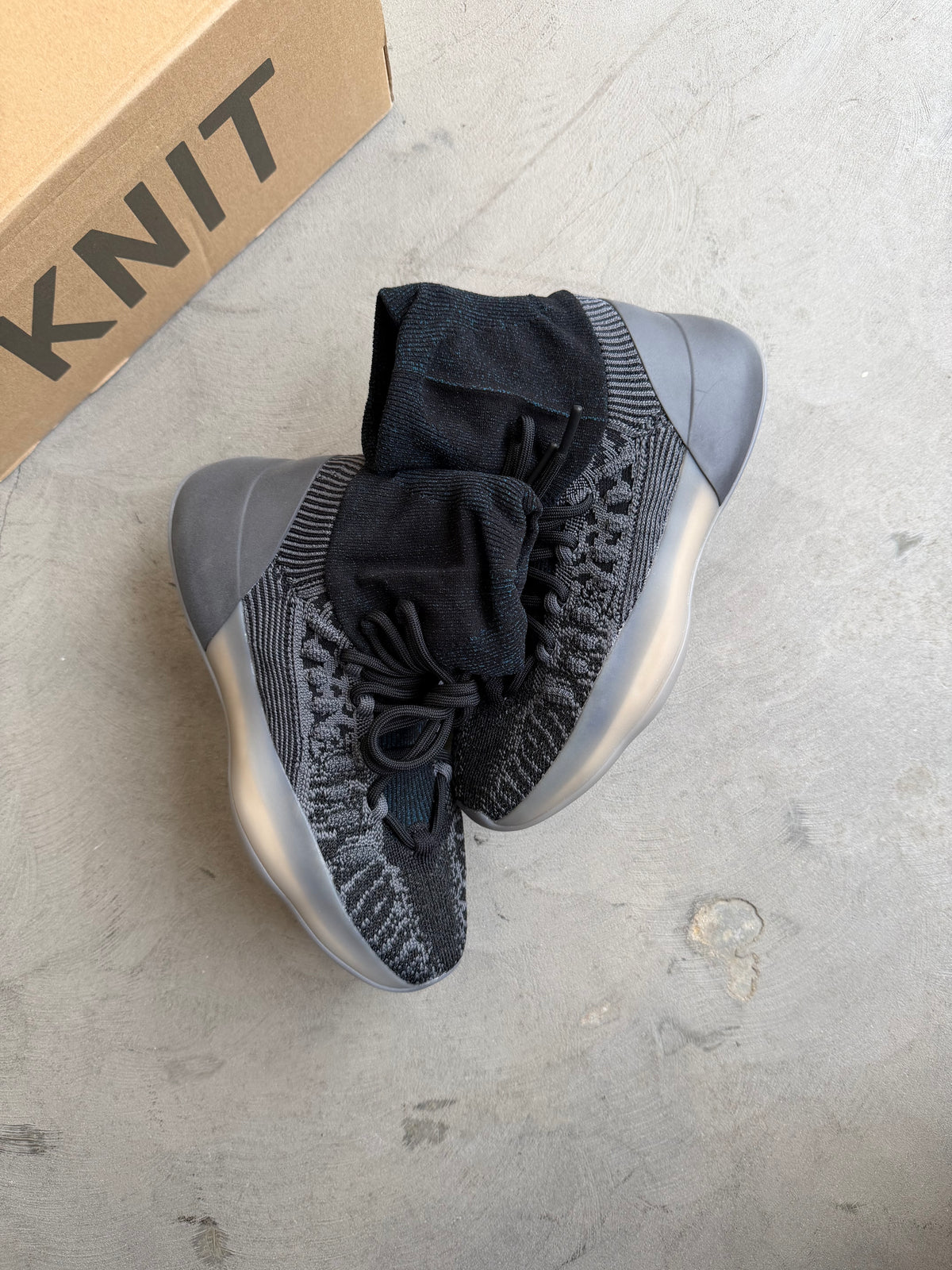 Yeezy BSKTBL Knit Slate Sz. 6