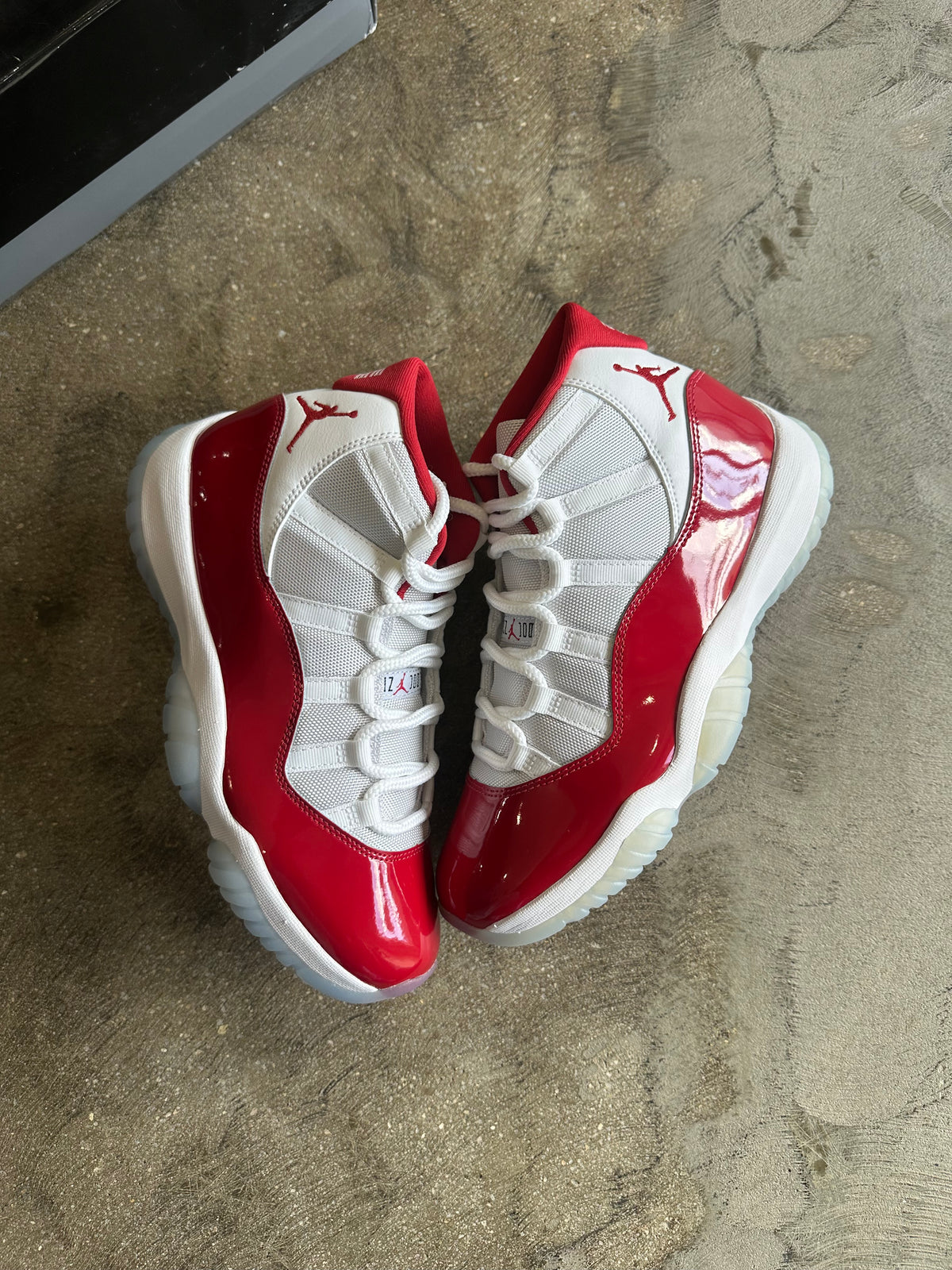 Jordan 11 Cherry Sz. 9.5