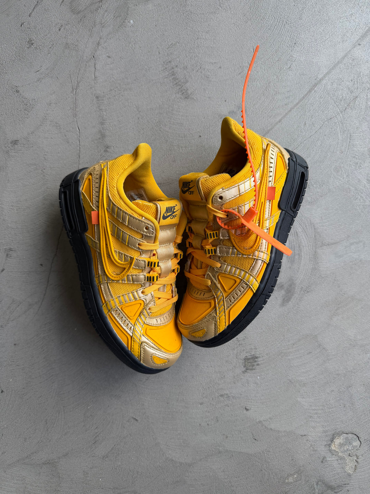 Nike x Off-White University Gold Dunk Sz. 5.5