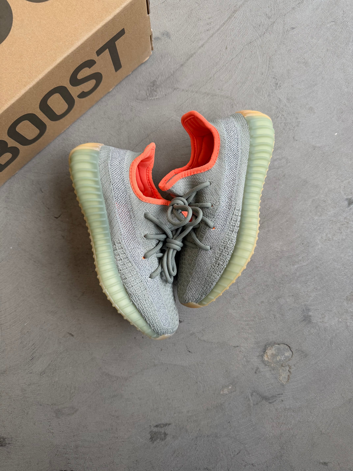 Yeezy 350 V2 Desert Sage Sz. 4