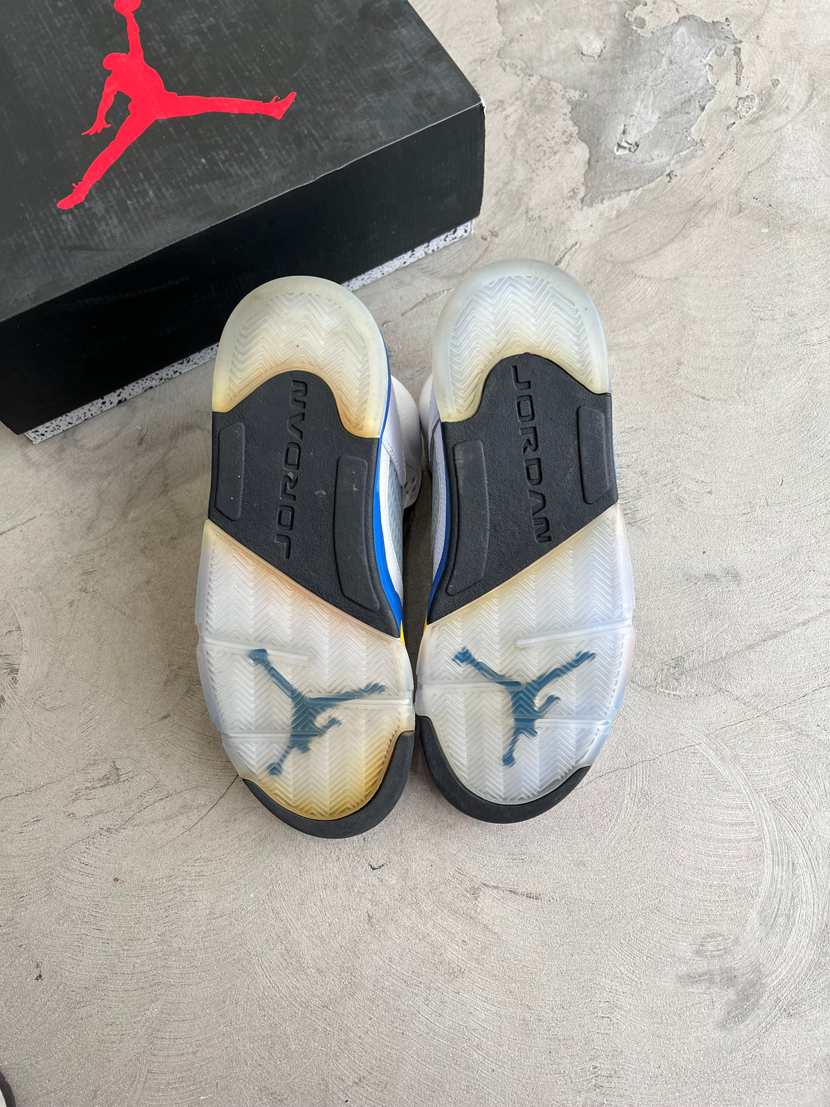 Jordan 5 Laney Sz. 11.5