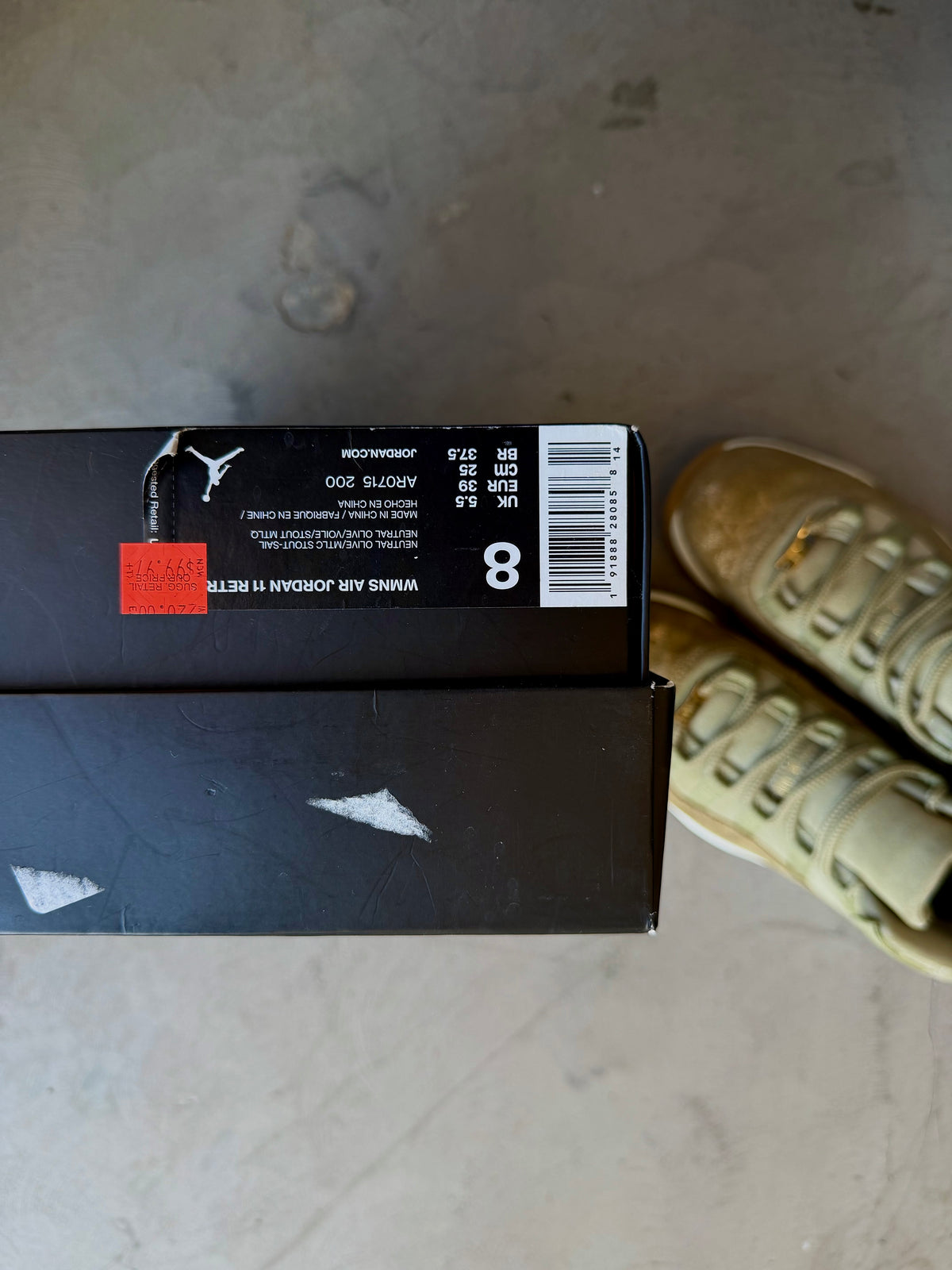Jordan 11 Neutral Olive Sz. 8