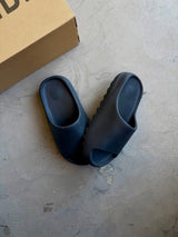 Yeezy Slide Onyx Sz. 6Y