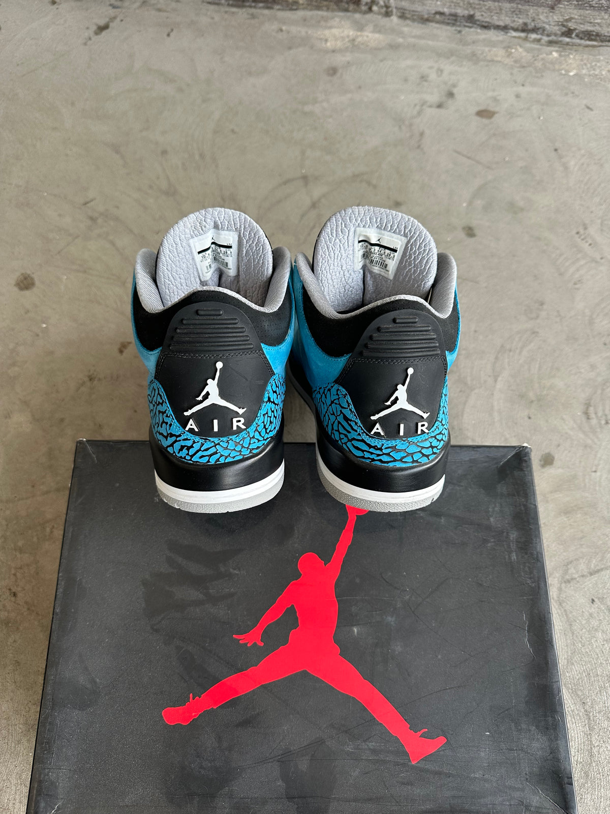 Jordan 3 Powder Blue Sz. 10.5