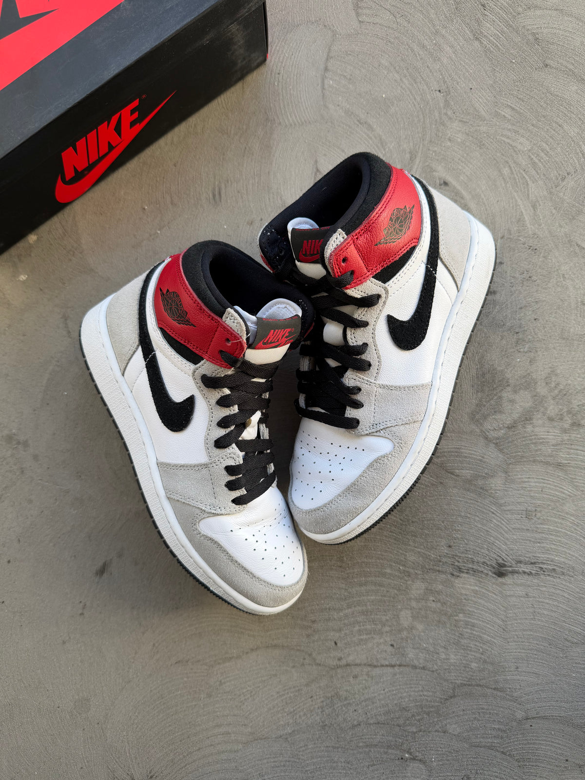 Jordan 1 Light Smoke Grey Sz. 5Y