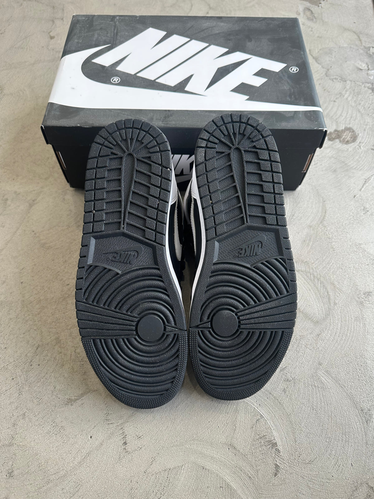 Jordan 1 Black/White Sz. 10