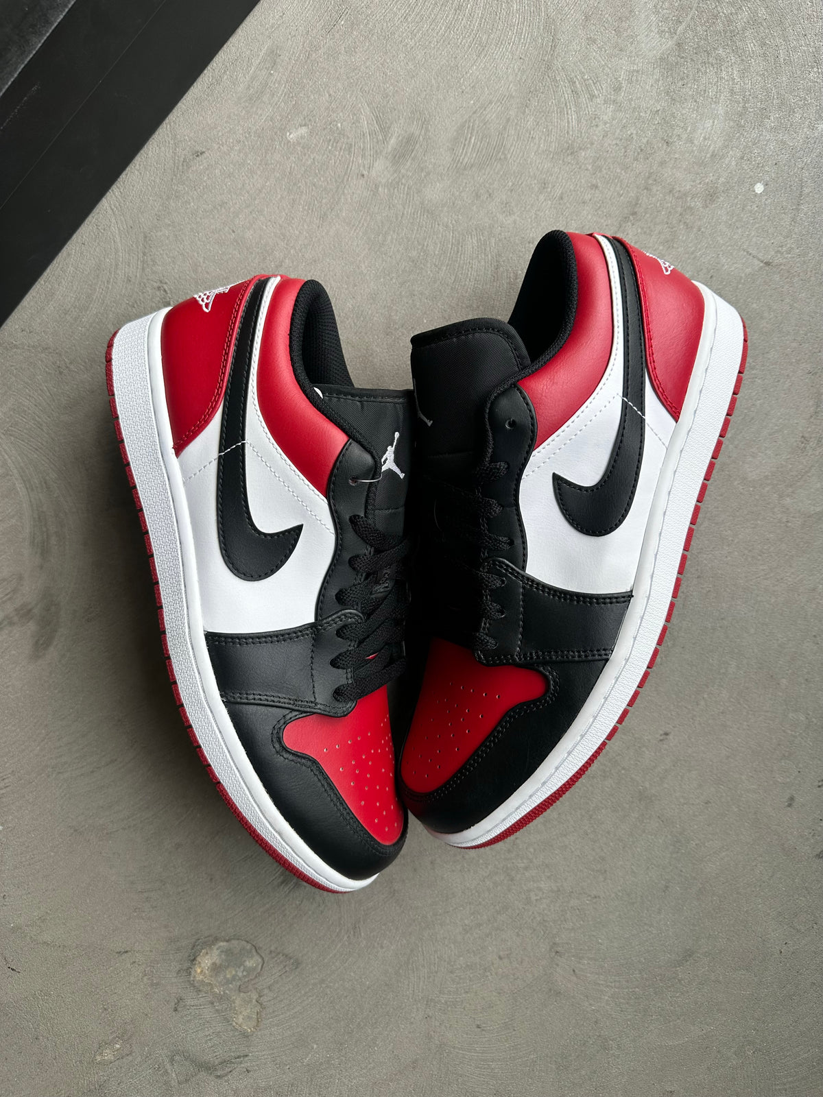 Jordan 1 Low Bred Toe Sz. 11