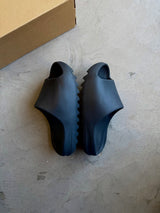 Yeezy Slide Onyx Sz. 6Y