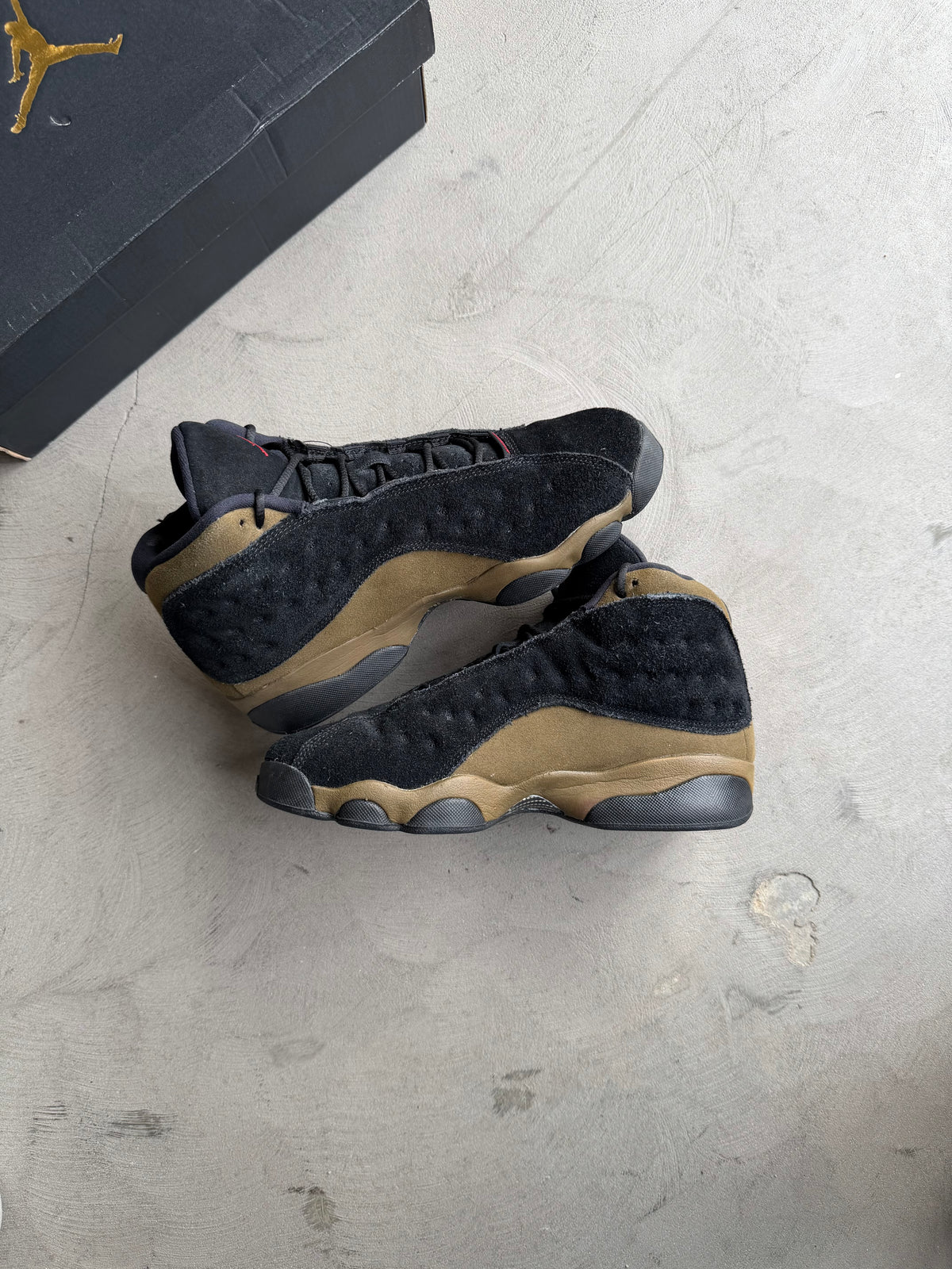Jordan 13 Olive Sz. 7Y