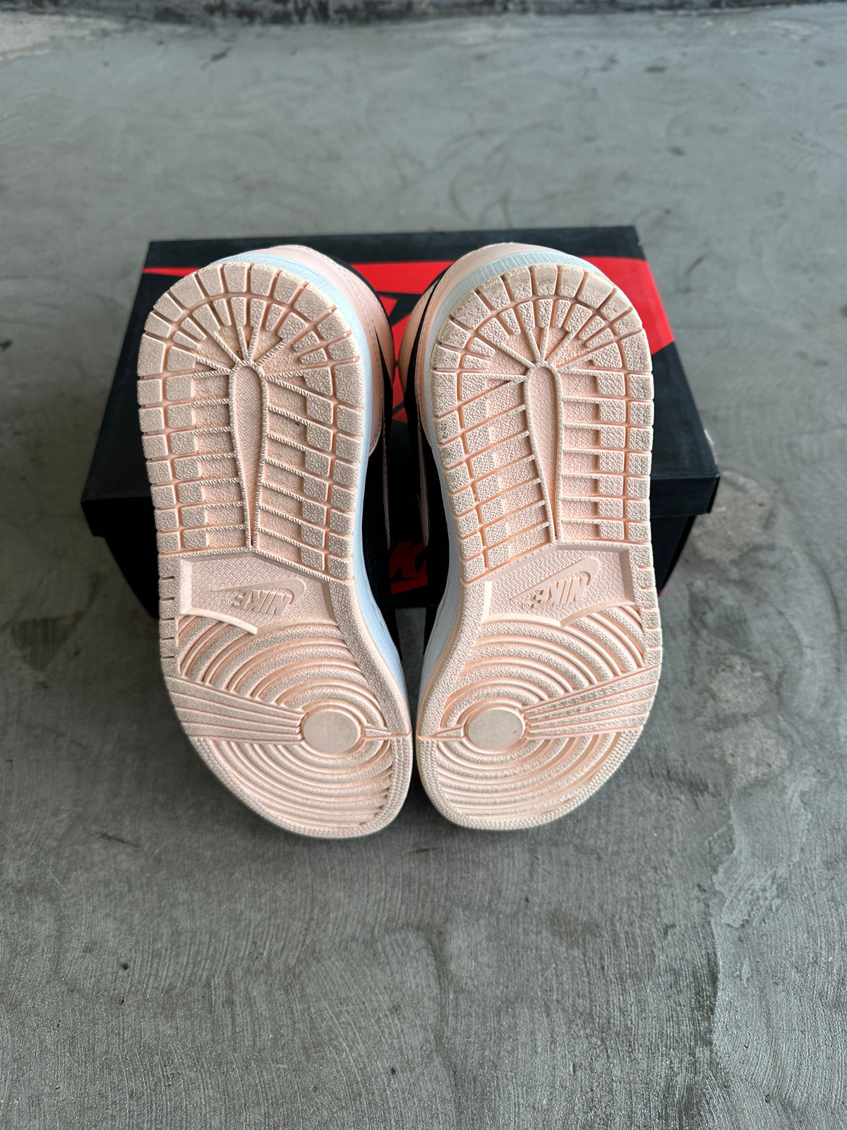 Jordan 1 Crimson Tint Sz. 8.5
