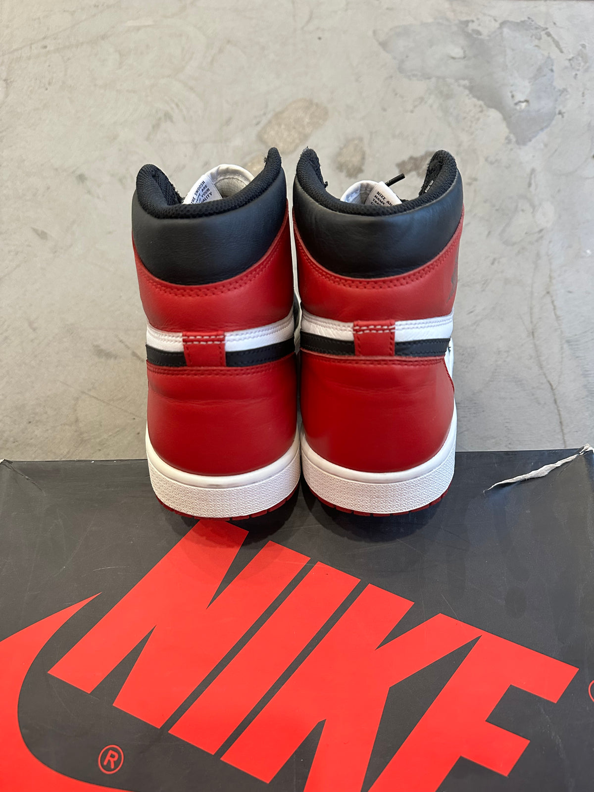Jordan 1 Black Toe Sz. 11