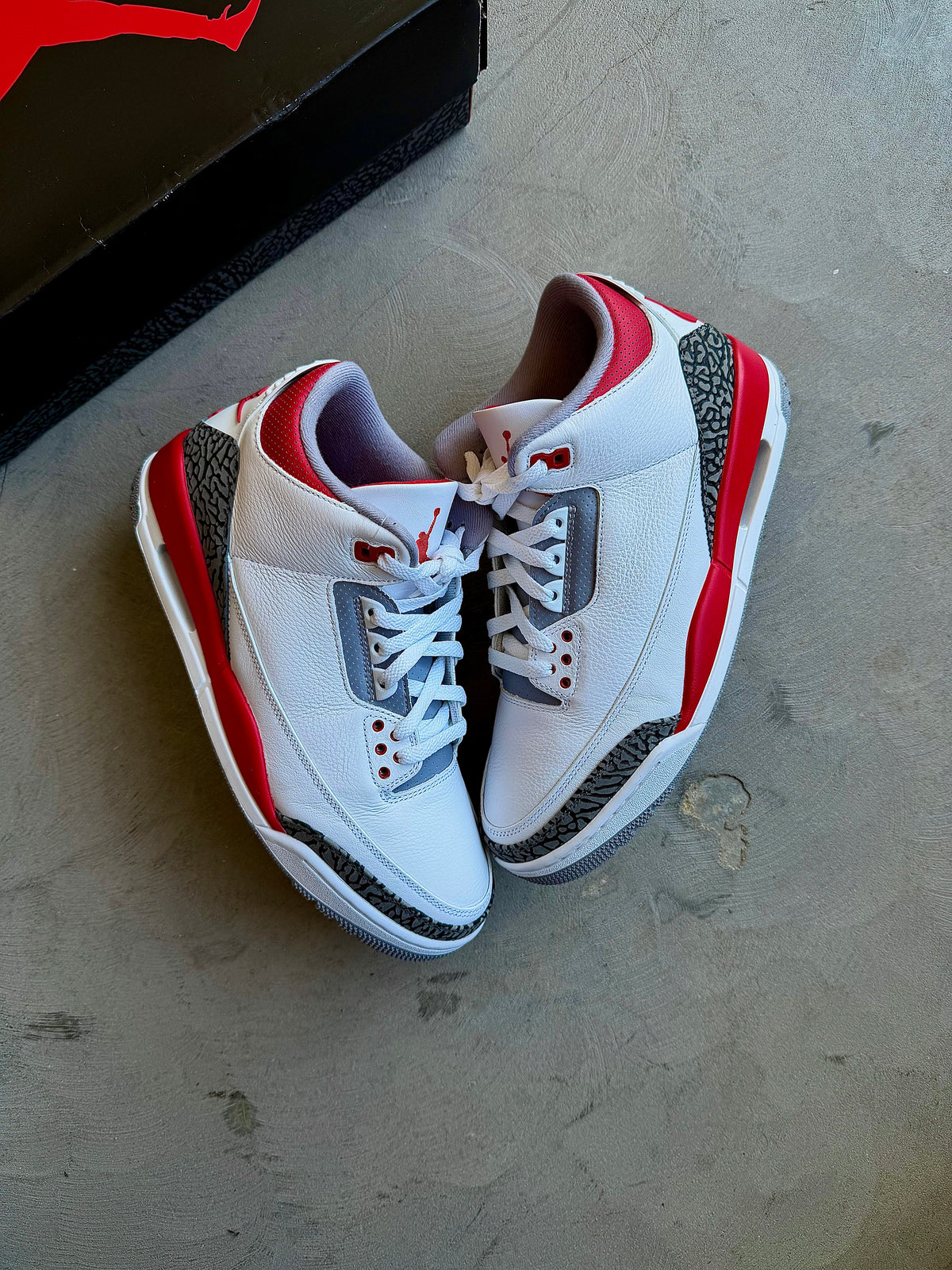 Jordan 3 Fire Red Sz. 11