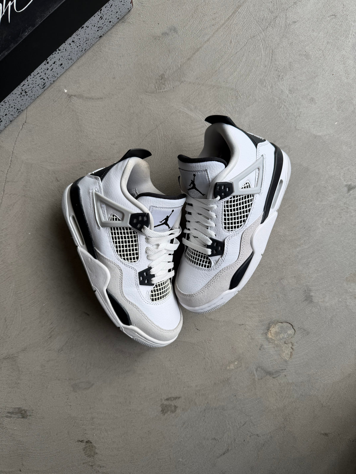 Jordan 4 Military Black Sz. 4.5Y