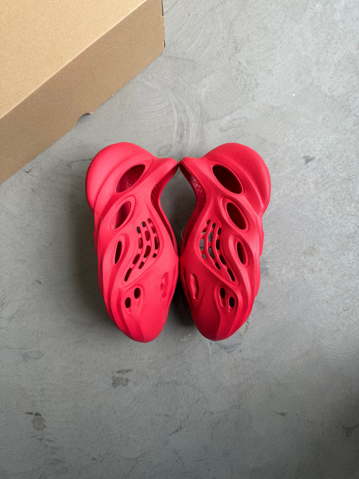 Yeezy Foam Runner Vermillion Sz. 5