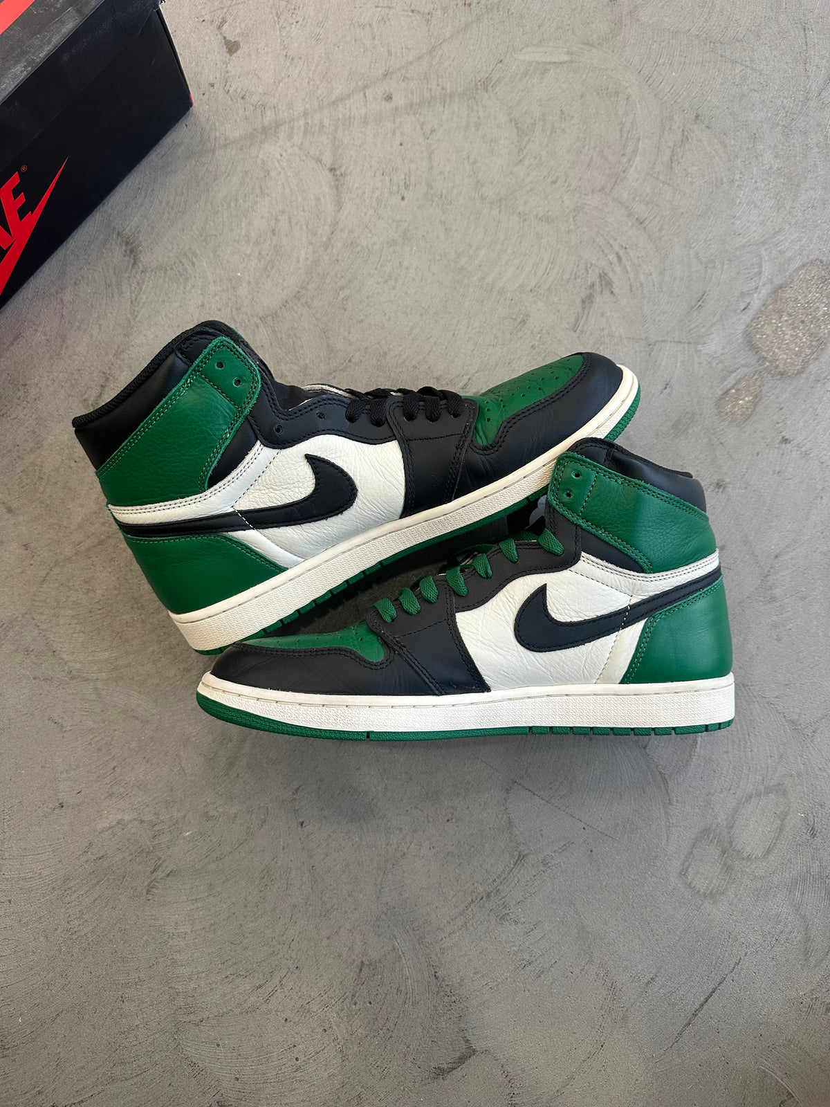 Jordan 1 Pine Green Sz. 11