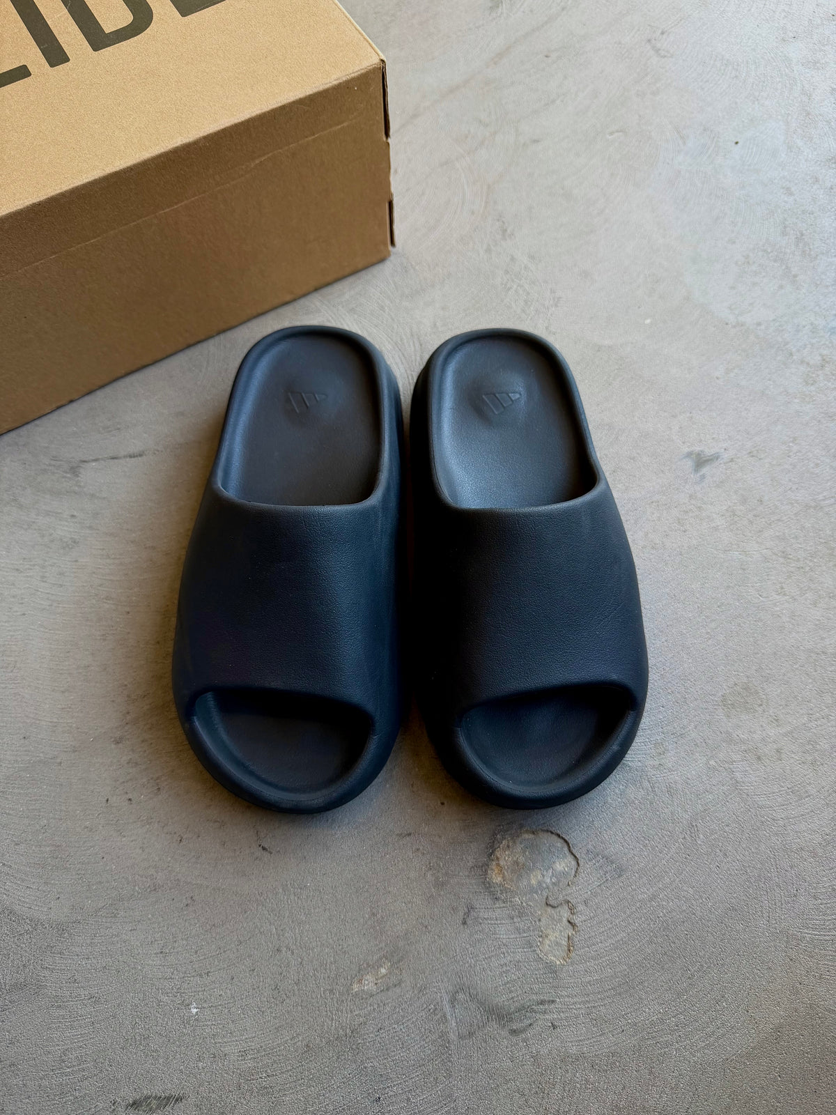 Yeezy Slide Onyx Sz. 6Y