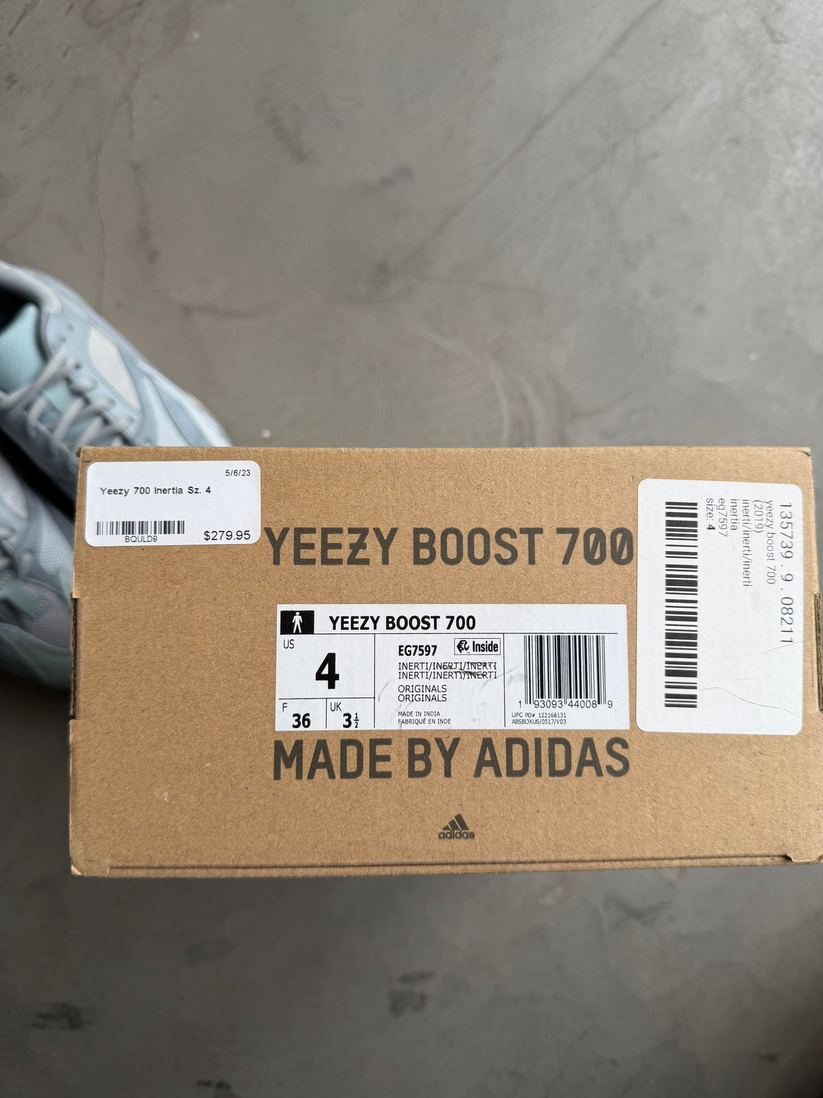 Yeezy Boost 700 Inertia Sz. 4