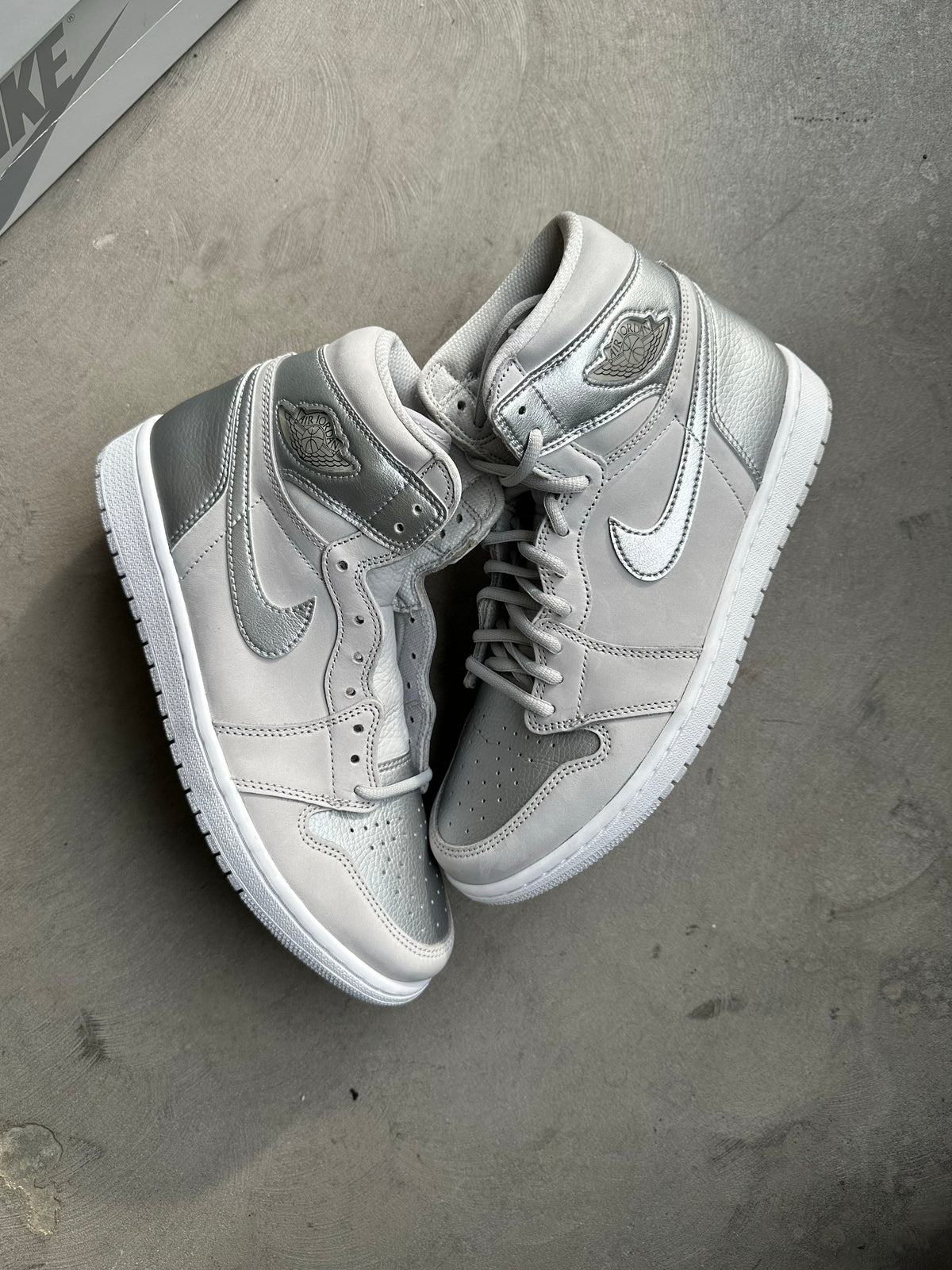 Jordan 1 Japan Neutral Grey Sz. (9.5-10)