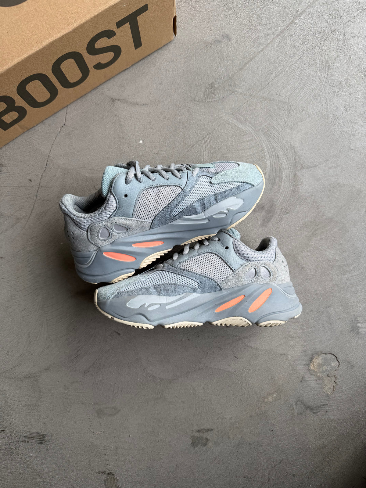 Yeezy Boost 700 Inertia Sz. 4