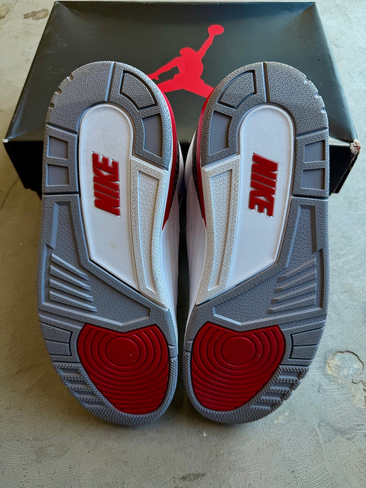 Jordan 3 Fire Red Sz. 11