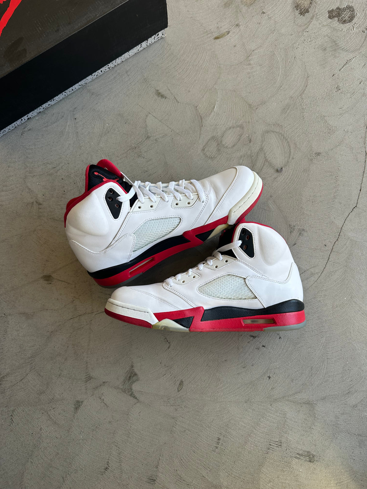 Jordan 5 Fire Red Sz. 11.5