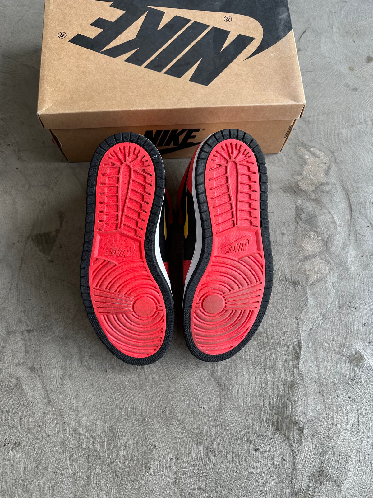 Jordan 1 Chili Red Sz. 10.5