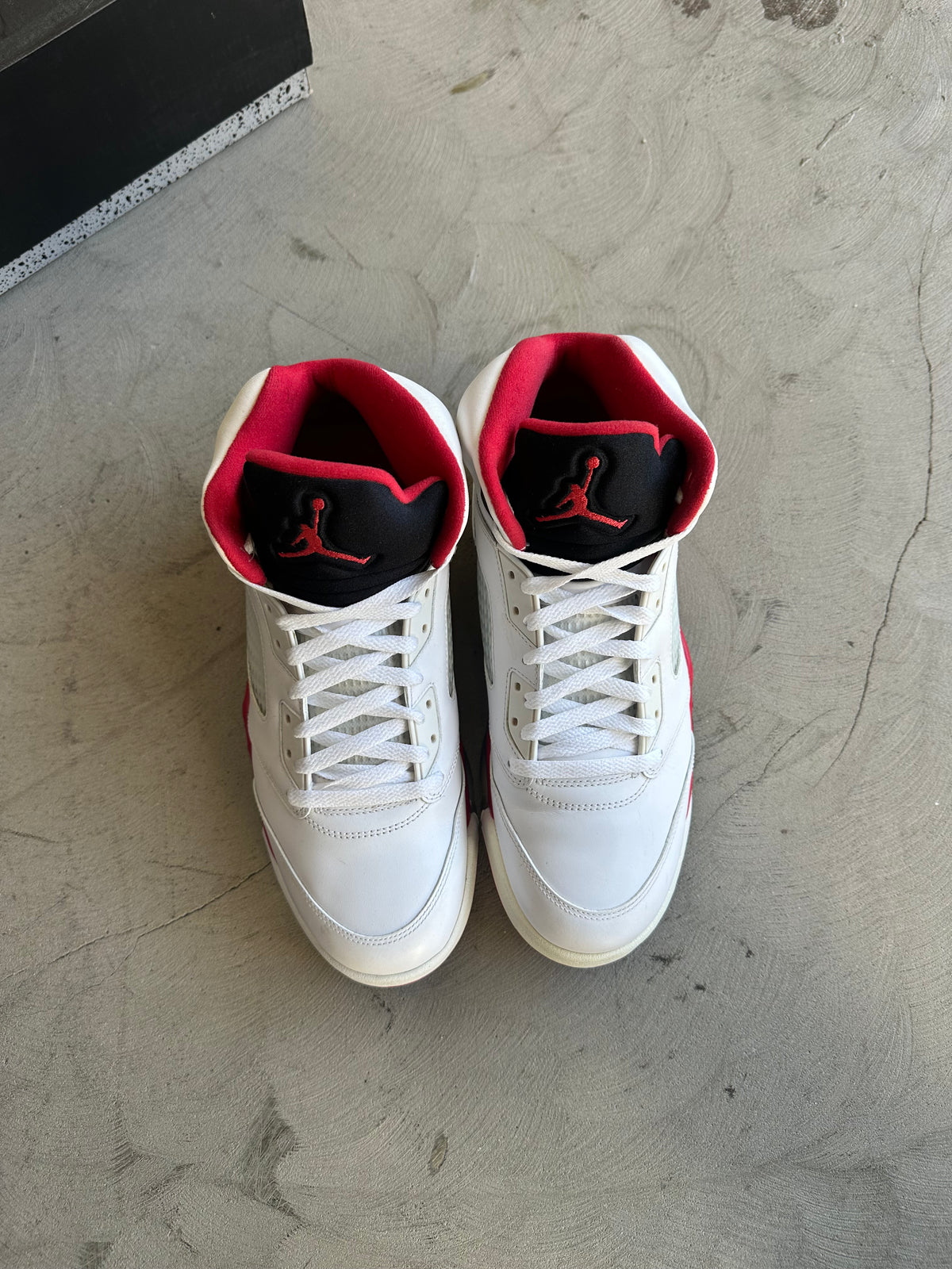 Jordan 5 Fire Red Sz. 11.5