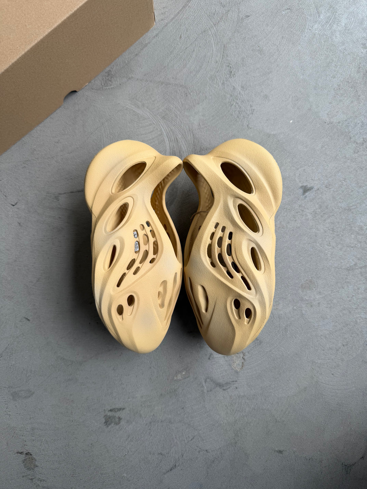 Yeezy Foam Runner Desert Sand Sz. 6Y