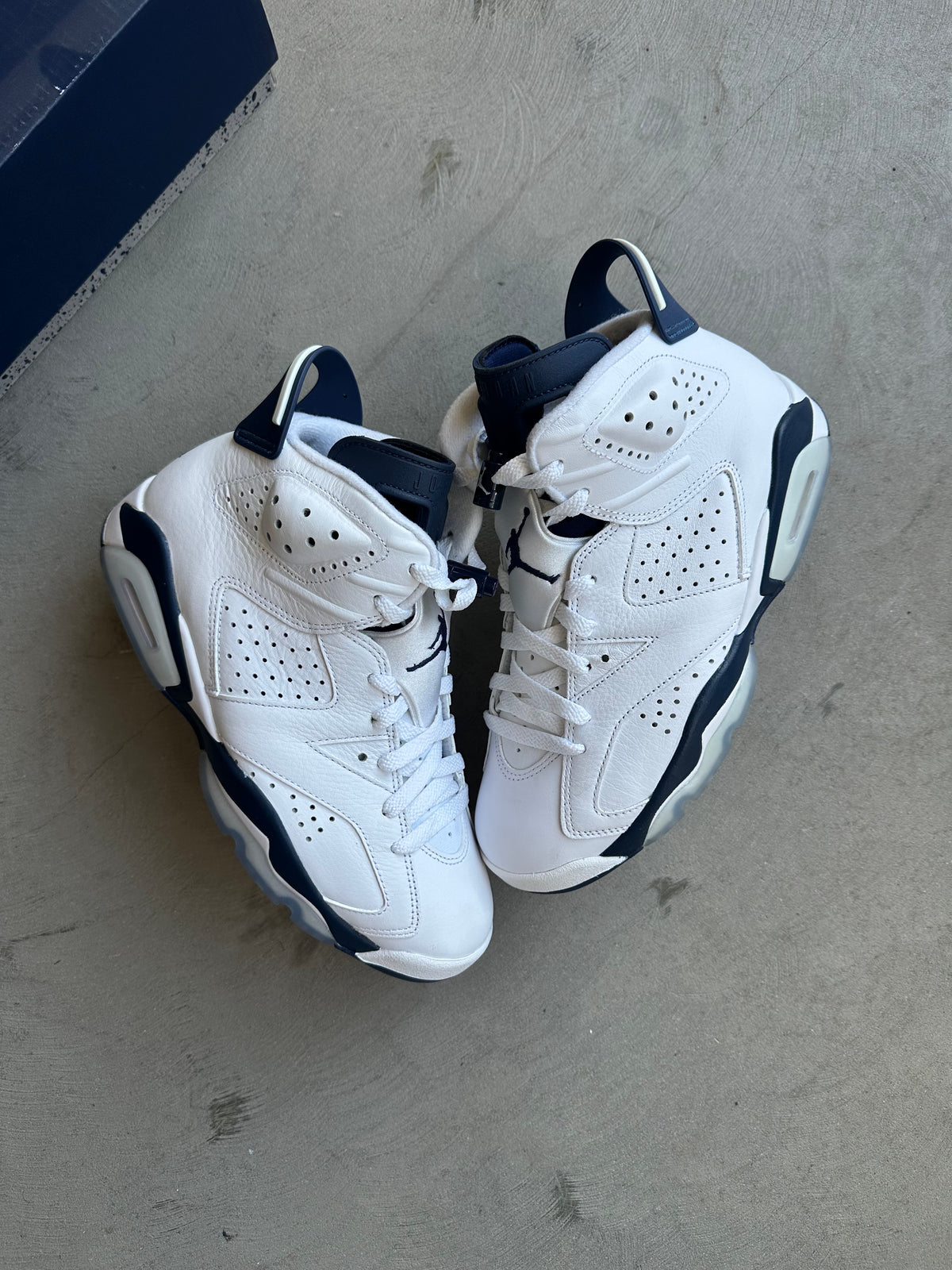 Jordan 6 Midnight Navy Sz. (7.5-12.5)