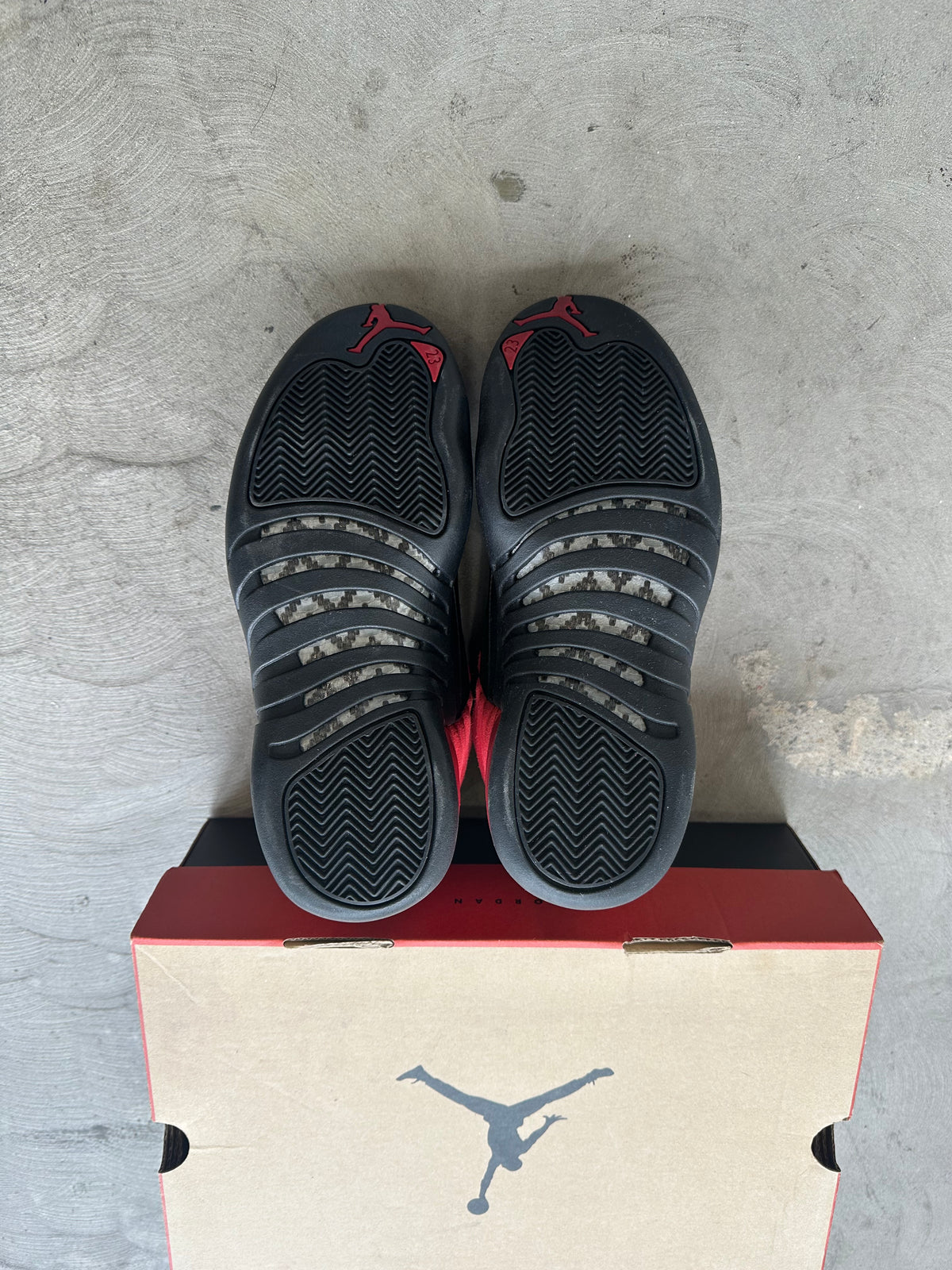 Jordan 12 Reverse Flu Game Sz. 7.5