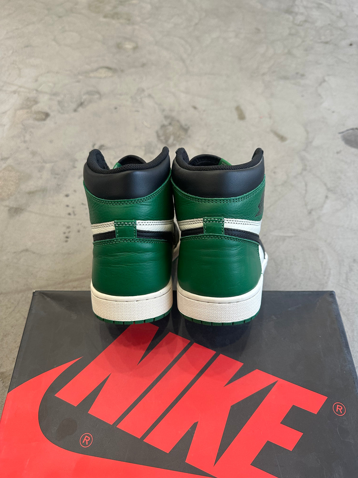 Jordan 1 Pine Green Sz. 11
