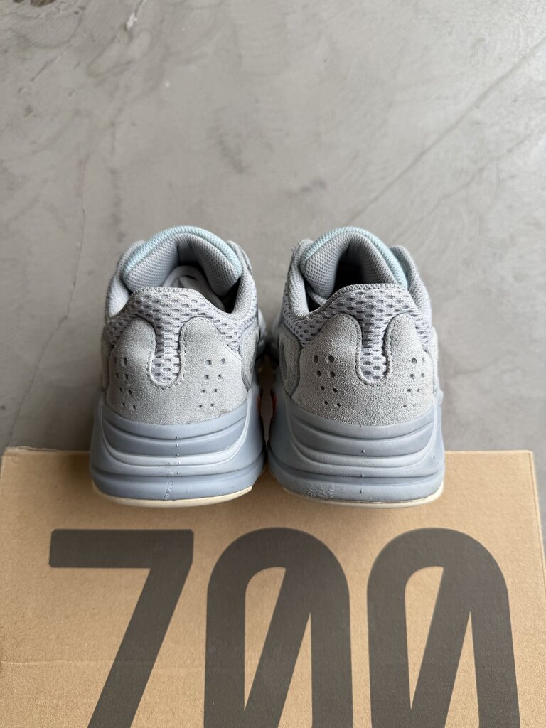 Yeezy 700 Inertia Sz. 4
