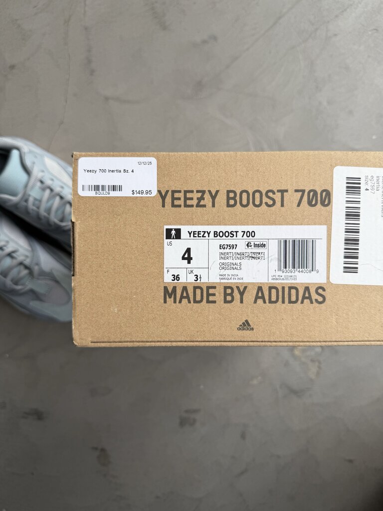 Yeezy 700 Inertia Sz. 4