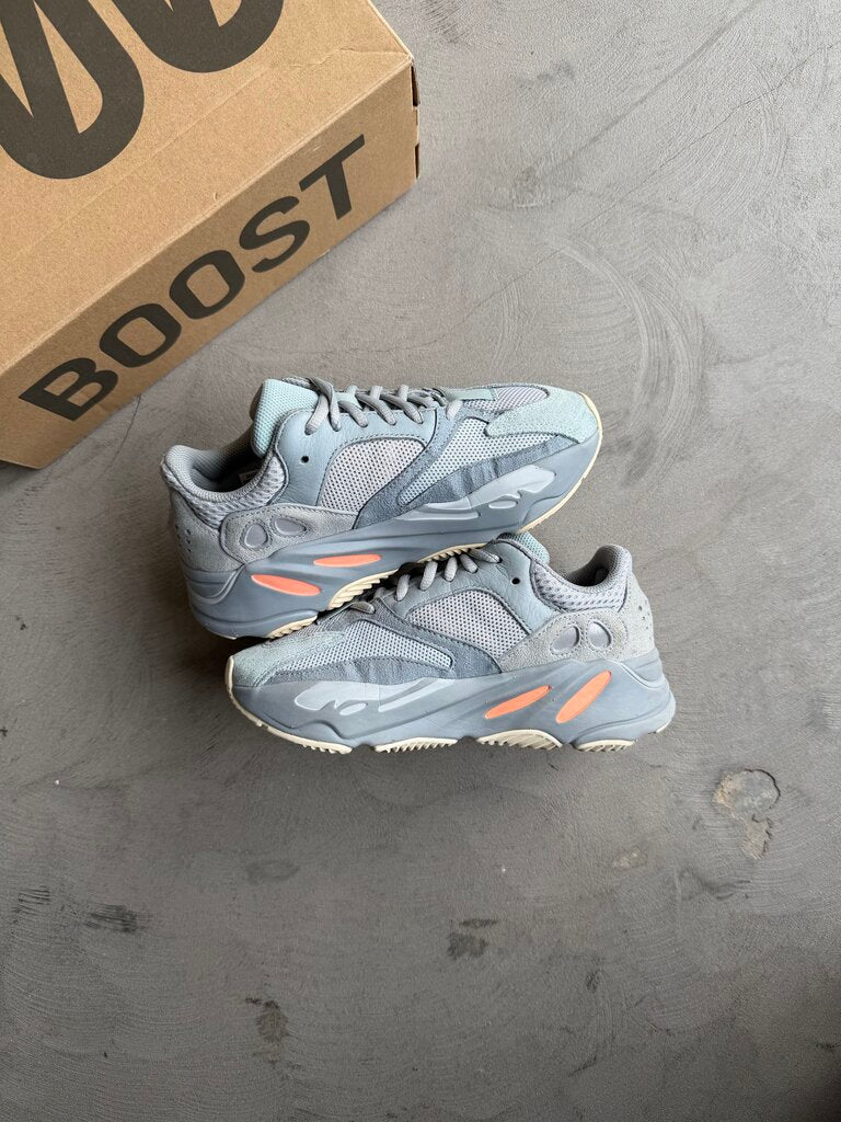 Yeezy 700 Inertia Sz. 4