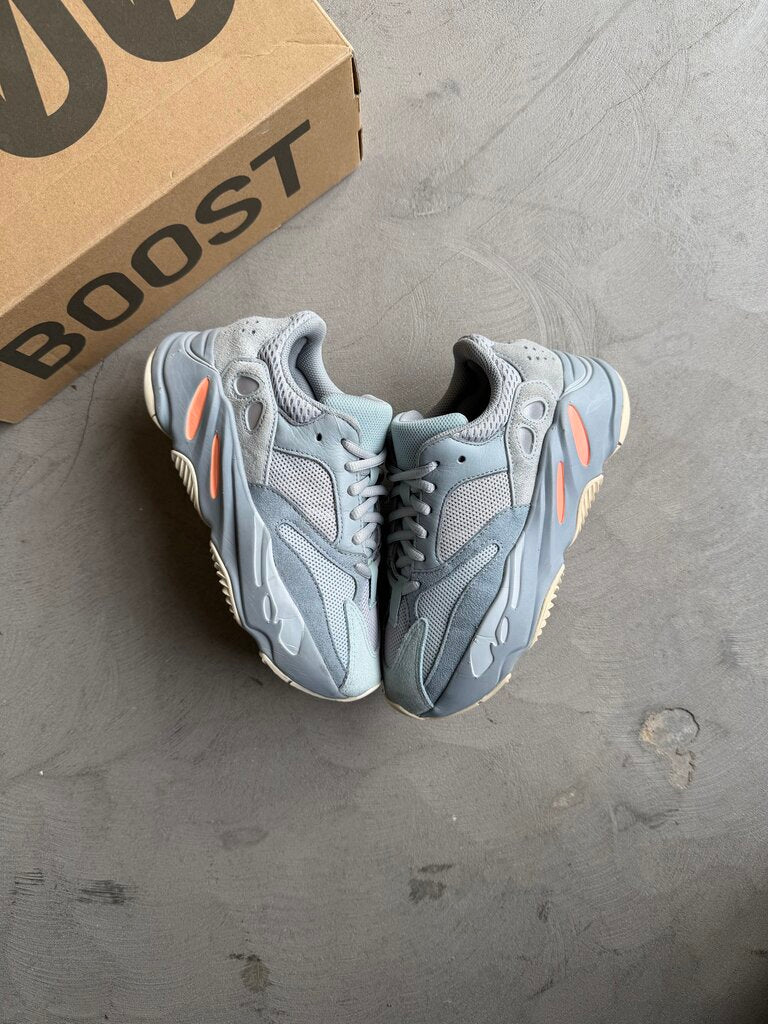 Yeezy 700 Inertia Sz. 4