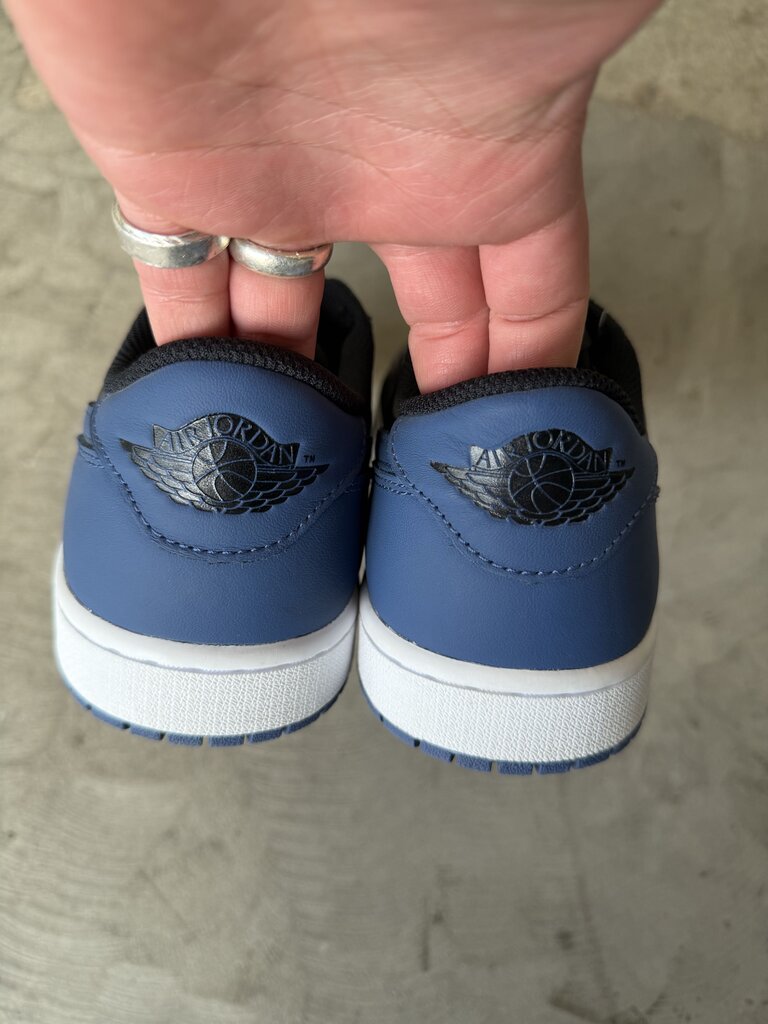 Jordan 1 Low Stingray Sz. 11 |No Box