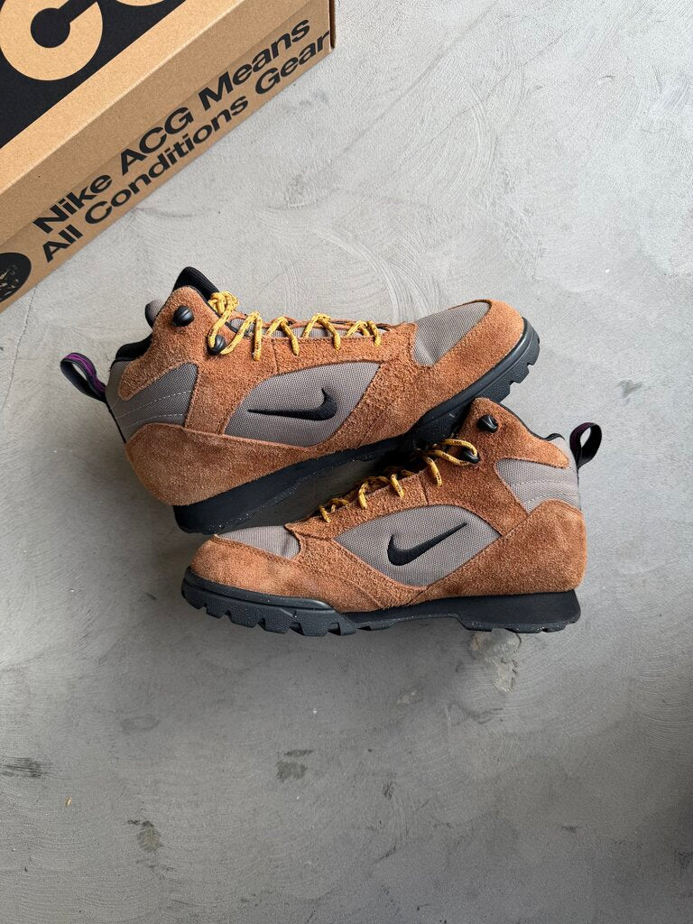 NIke ACG. Torre Mid Sz. 10.5