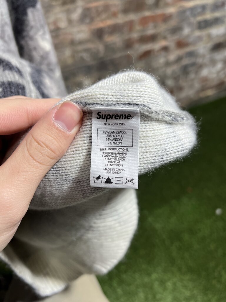 Supreme Grey Floral Knitted Sweater Sz. L