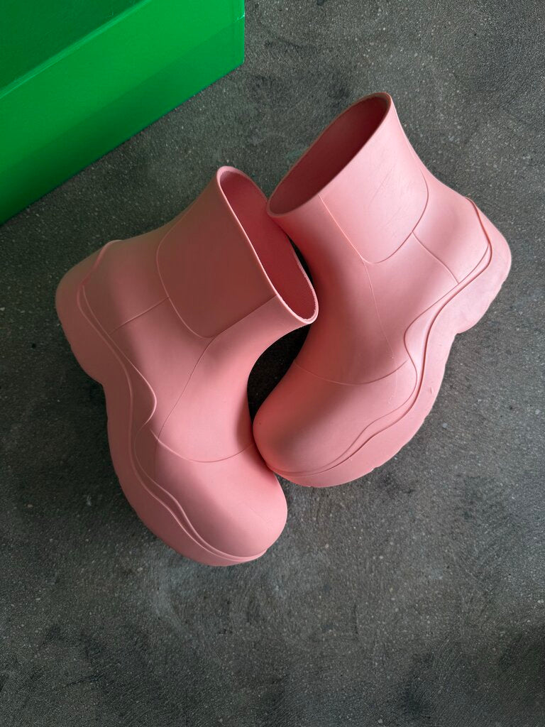 Bottega Veneta Peach Pink Puddle Boots Sz. 40