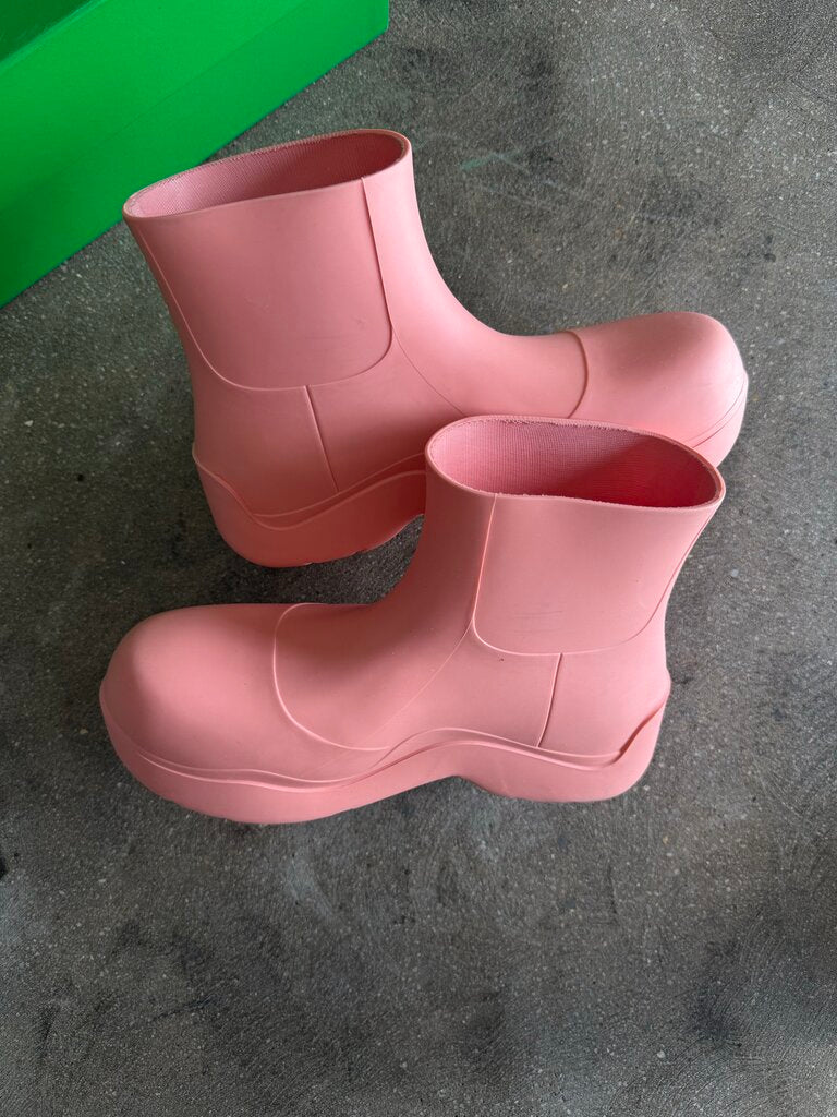 Bottega Veneta Peach Pink Puddle Boots Sz. 40