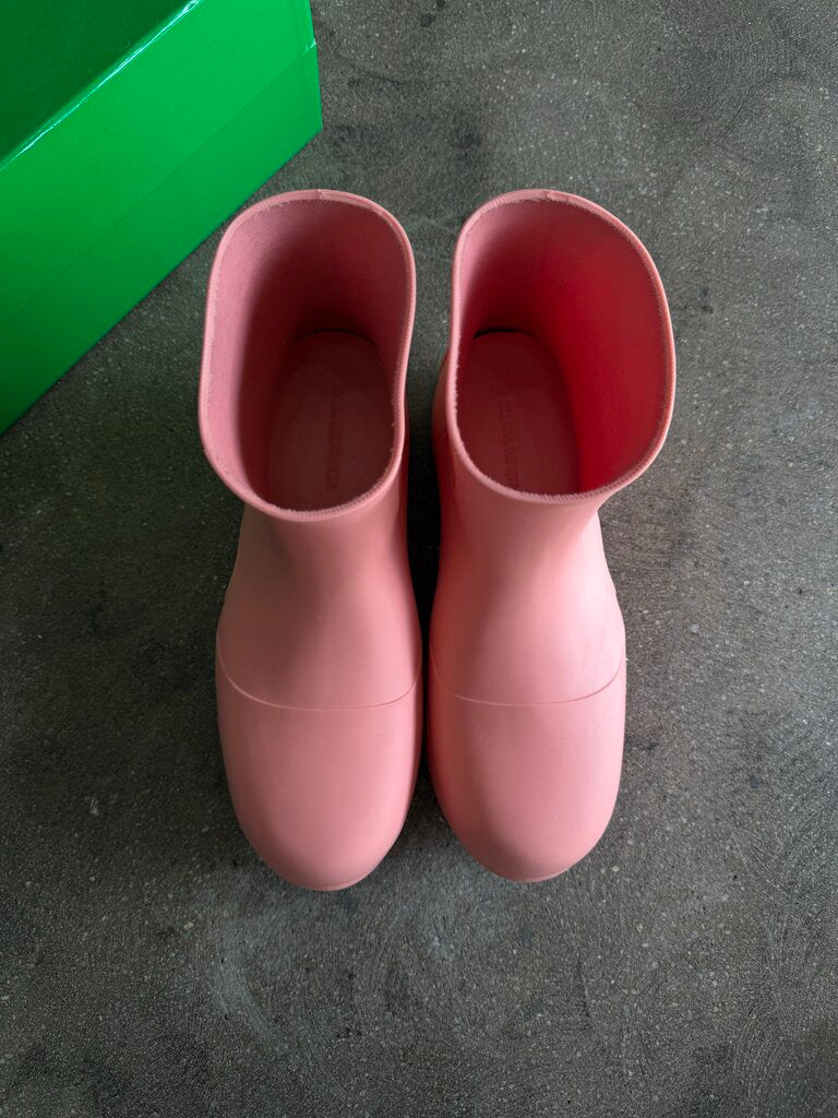 Bottega Veneta Peach Pink Puddle Boots Sz. 40