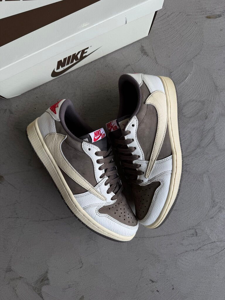 Travis Scott x Jordan 1 Reverse Mocha sz. 7.5