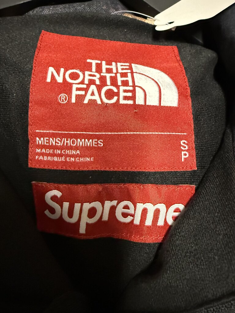 Supreme X NorthFcae Bleach Windbreaker Jacket Sz. S