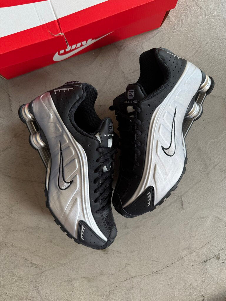 Nike Shoe R4 Metallic Silver sz. 10