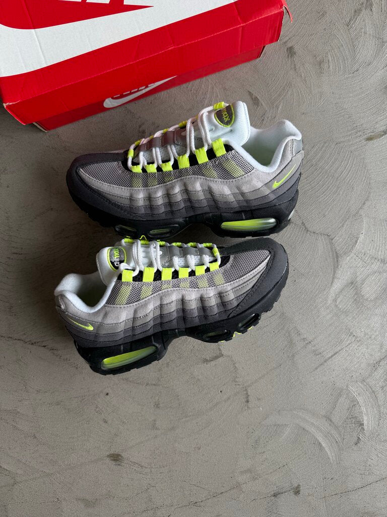 Nike AirMax 95 Neon Big Bubble Sz. 6Y