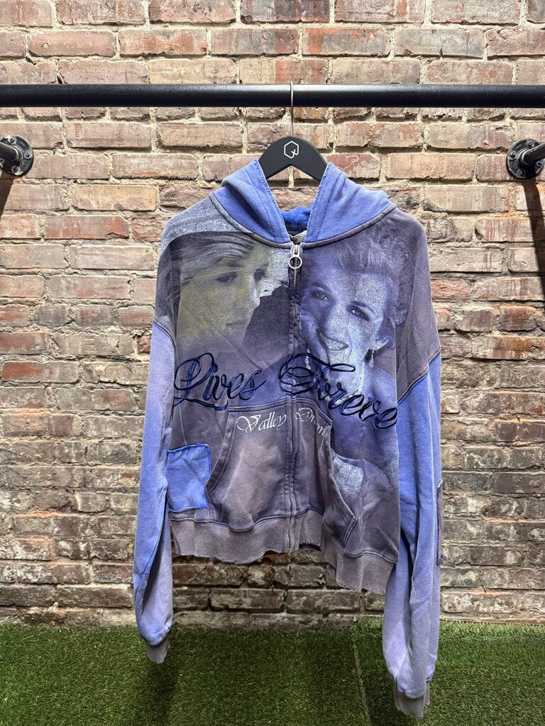 Vale State Queen Zip-Up Hoodie Sz. XL